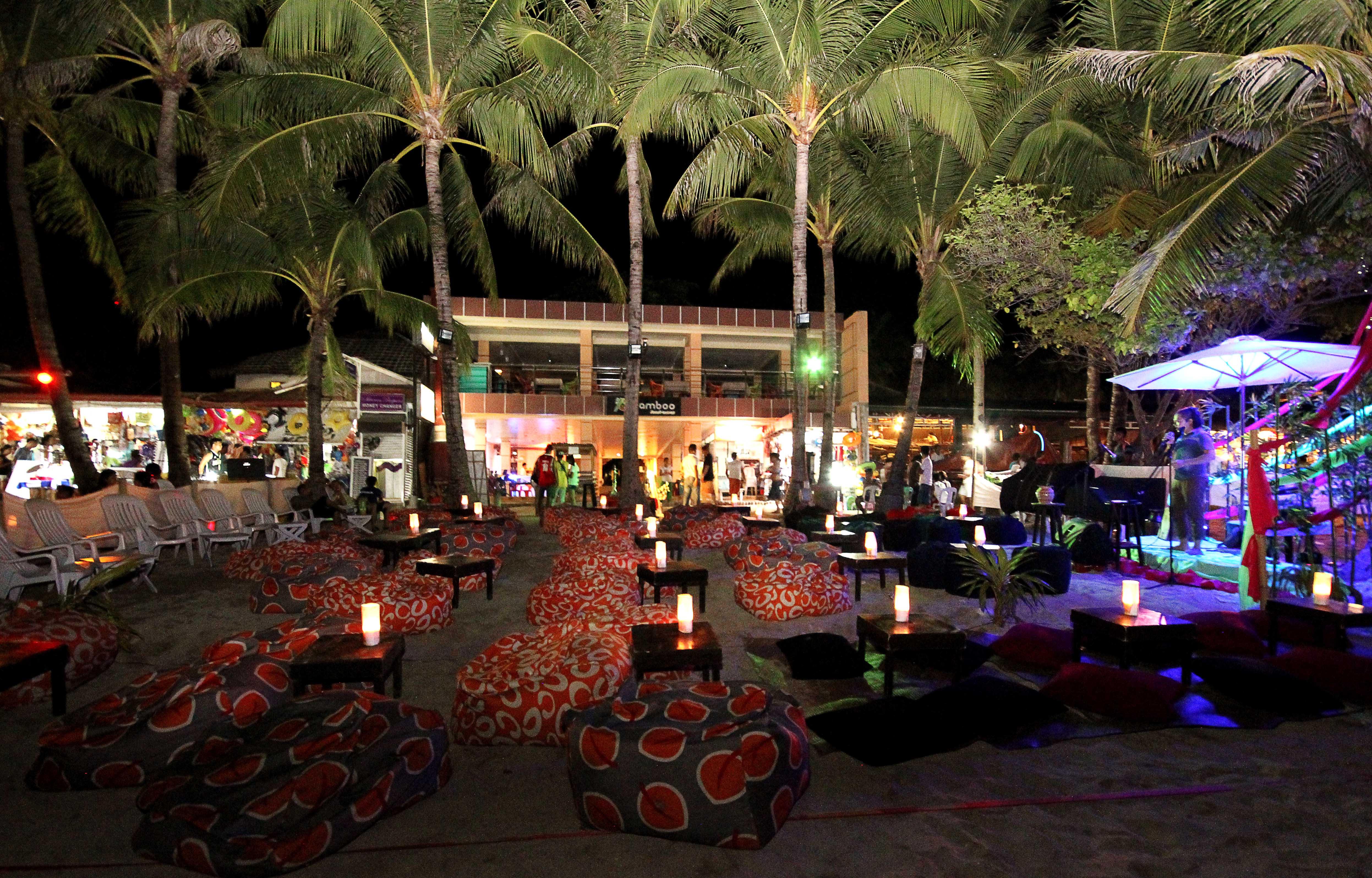 Bamboo Beach Resort & Restaurant Manoc-Manoc Exteriör bild