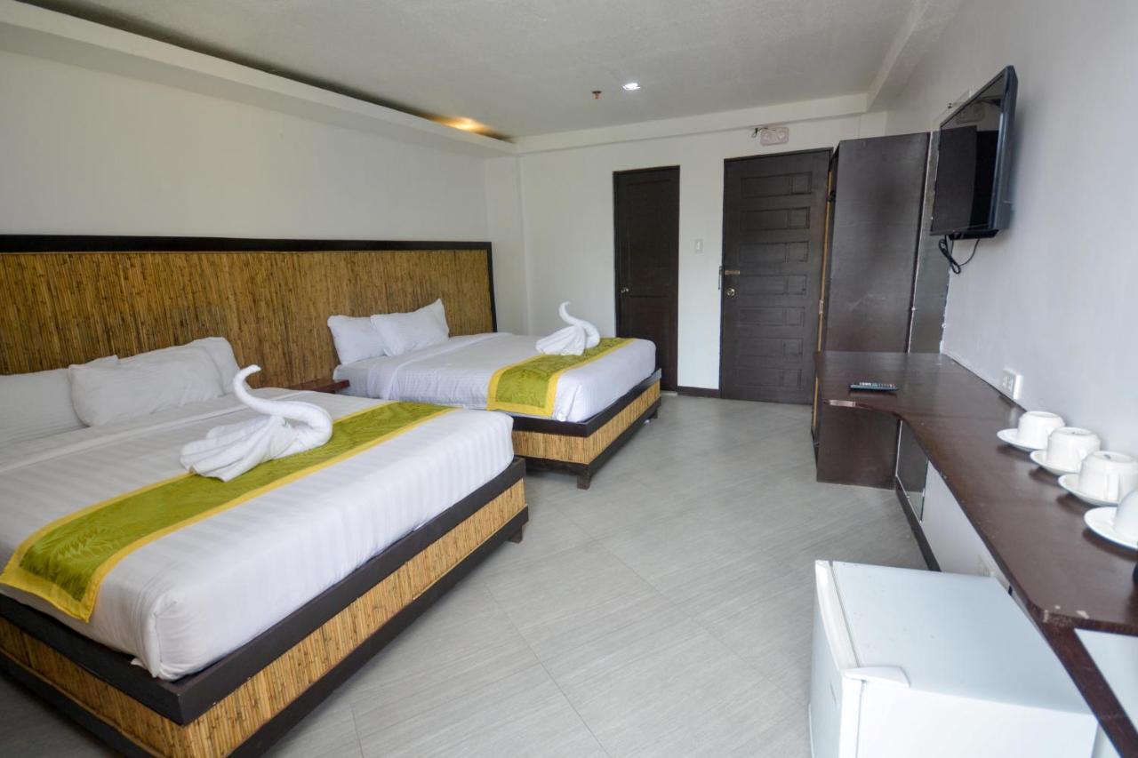 Bamboo Beach Resort & Restaurant Manoc-Manoc Exteriör bild