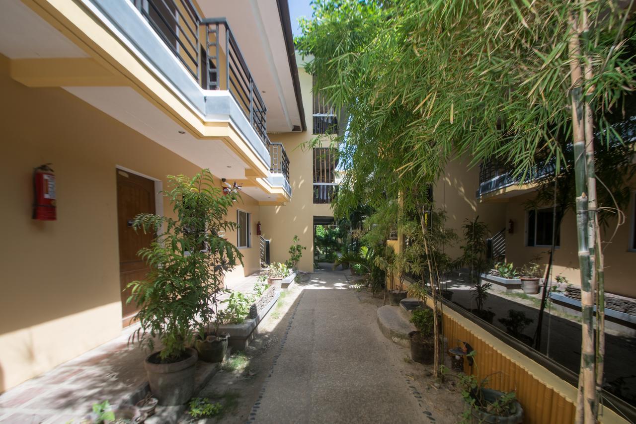 Bamboo Beach Resort & Restaurant Manoc-Manoc Exteriör bild