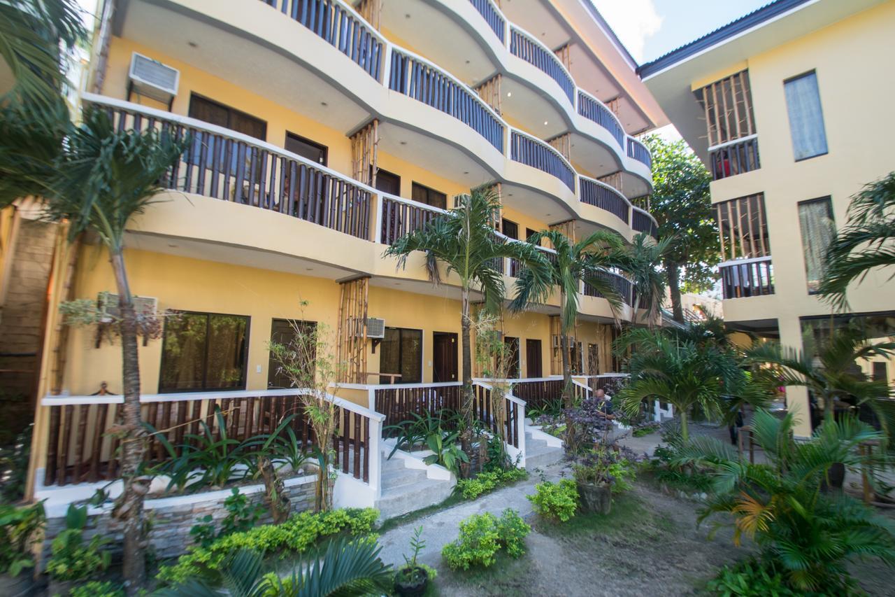 Bamboo Beach Resort & Restaurant Manoc-Manoc Exteriör bild