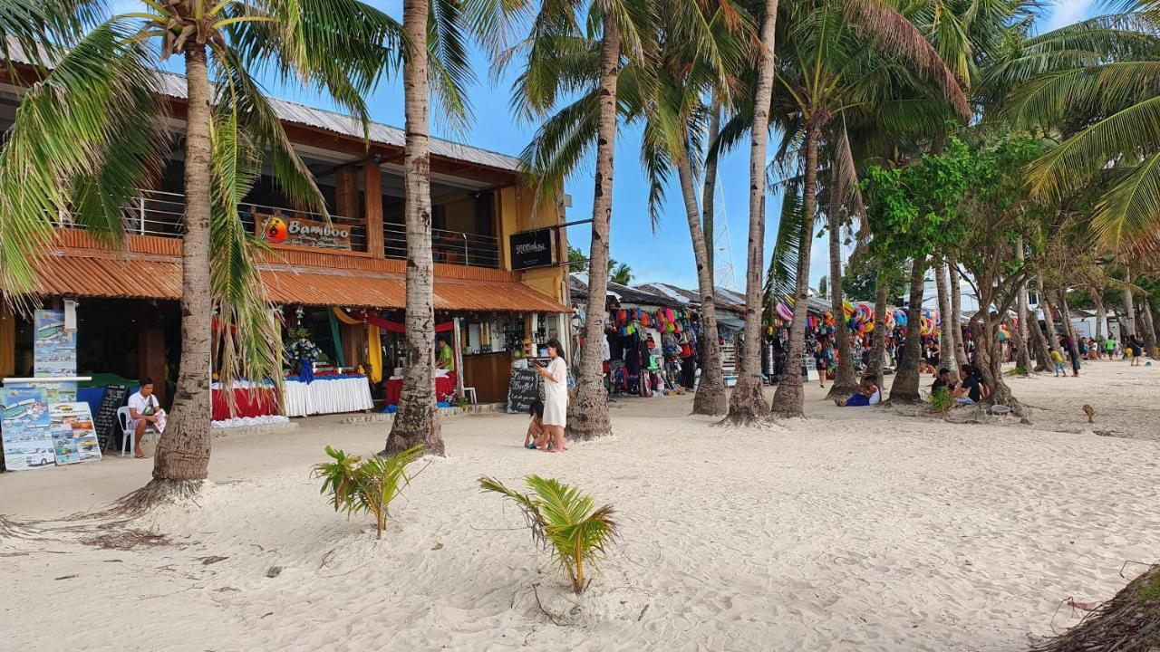 Bamboo Beach Resort & Restaurant Manoc-Manoc Exteriör bild