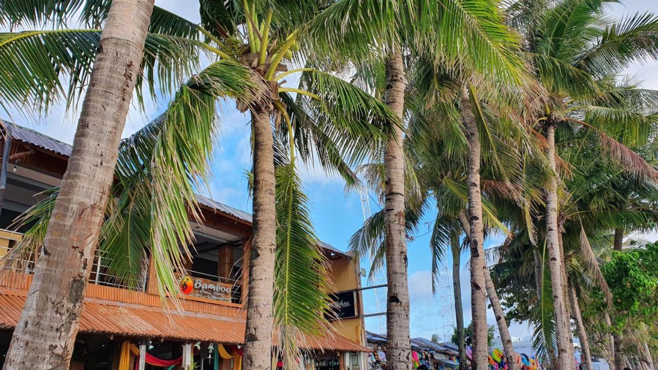 Bamboo Beach Resort & Restaurant Manoc-Manoc Exteriör bild